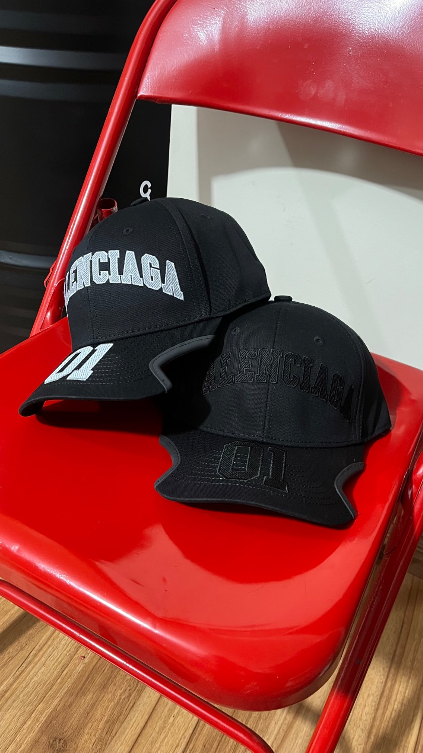 کلاه بیسبالیbalenciaga